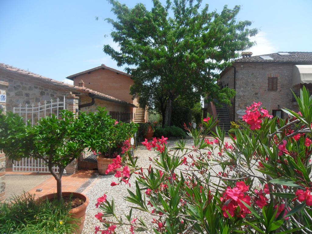Fullino Nero Rta - Residenza Turistico Alberghiera Сиена Экстерьер фото
