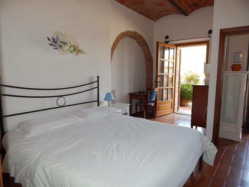 Fullino Nero Rta - Residenza Turistico Alberghiera Сиена Экстерьер фото
