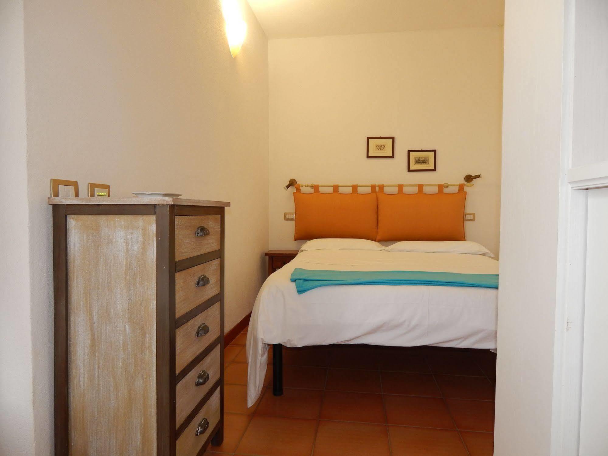 Fullino Nero Rta - Residenza Turistico Alberghiera Сиена Экстерьер фото