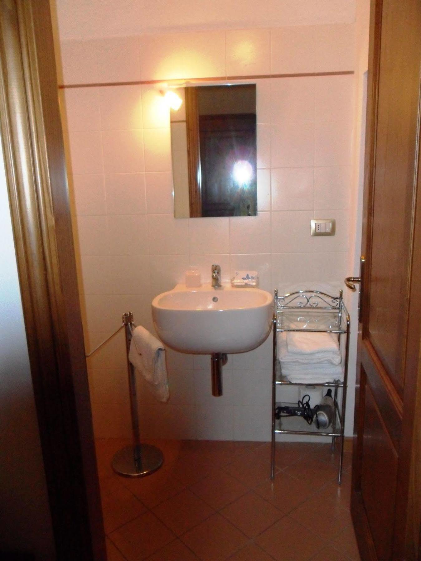 Fullino Nero Rta - Residenza Turistico Alberghiera Сиена Экстерьер фото