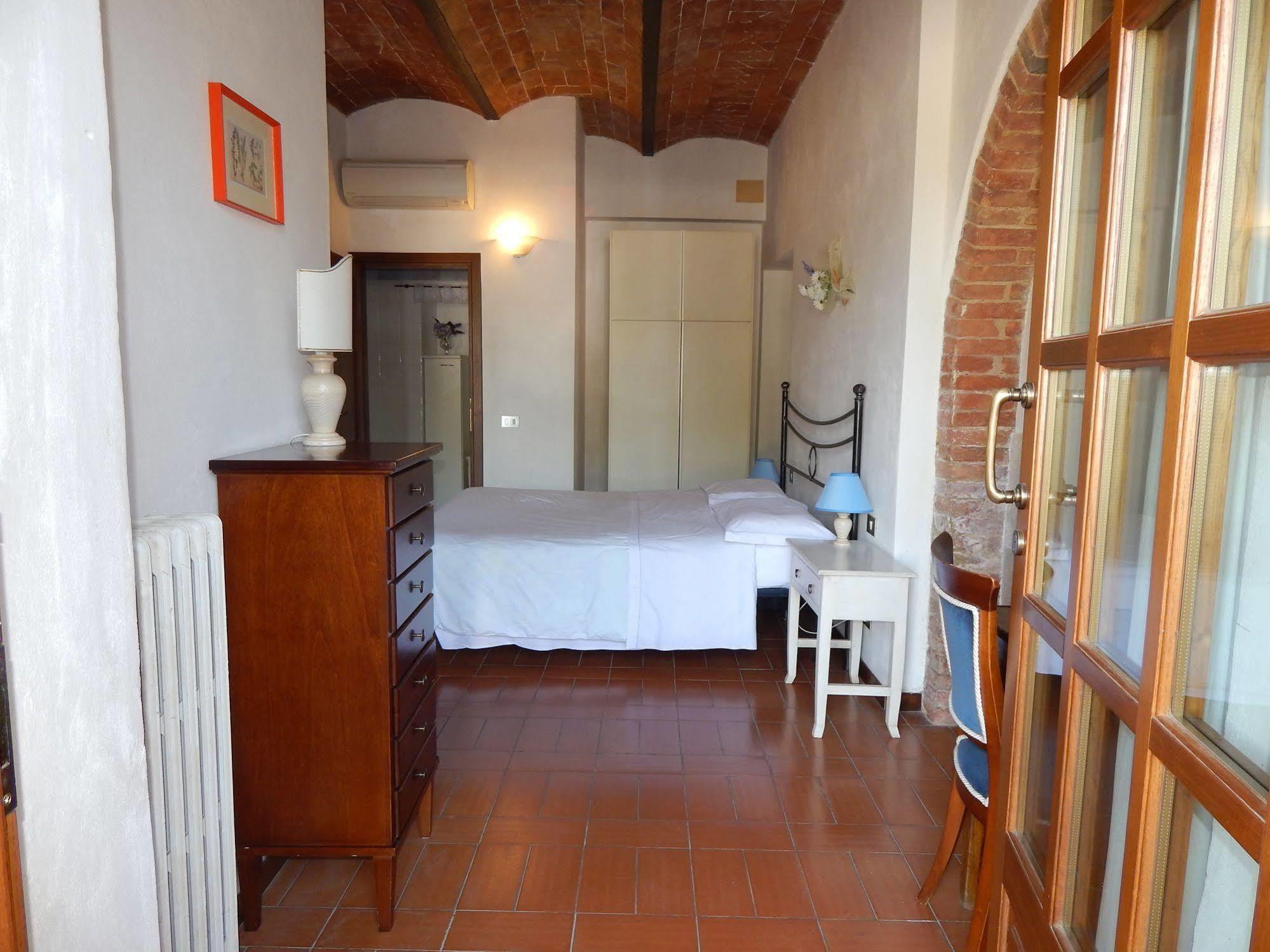 Fullino Nero Rta - Residenza Turistico Alberghiera Сиена Экстерьер фото